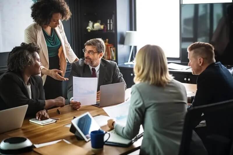 Corporate governance discussion in club environment